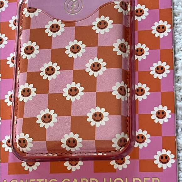 NEW  XO POPPY Magnetic Card holder
 MagSafe Compatible smiley face daisy - Picture 2 of 3